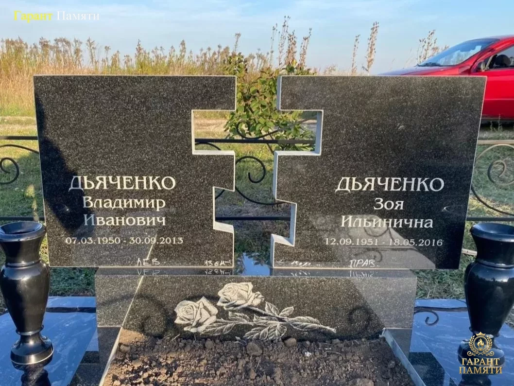 Памятник из гранита "Семейный воздушный крест" 35