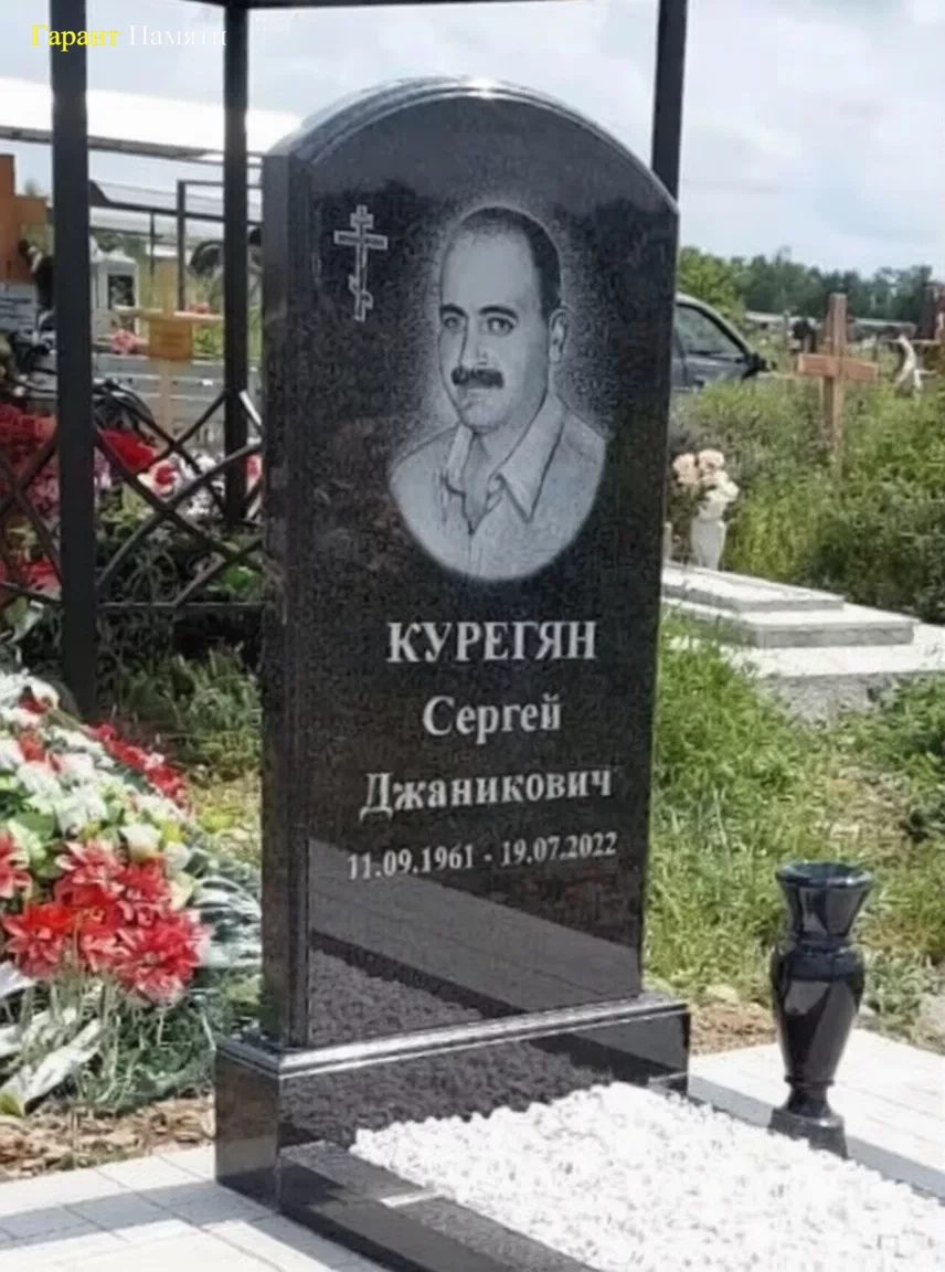 Памятник из гранита "Полуовал с фаской"